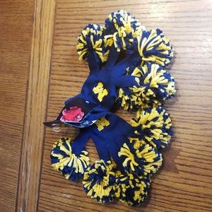 UofM spirit fingerz fingers pompoms  blue yellow maize NWT Gloves